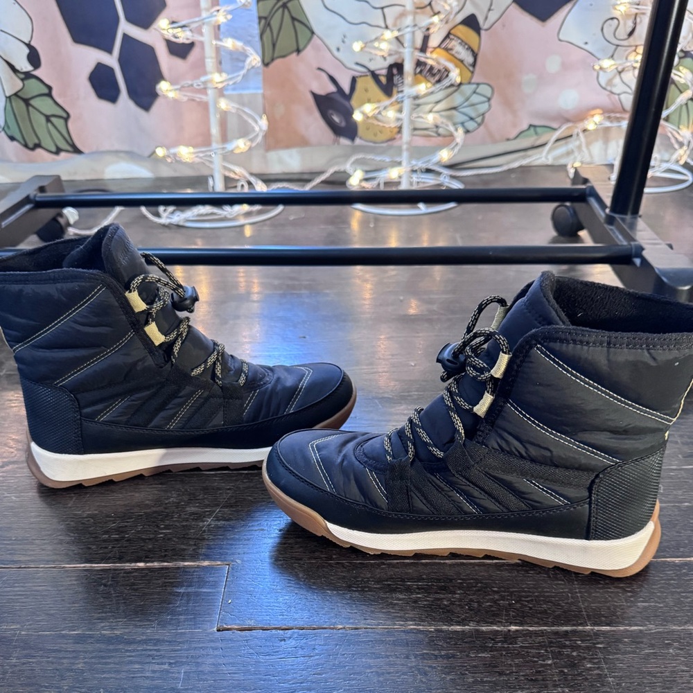 Sorel Whitney II Short Lace boots NWOT size 5 but fit 6, 6.5 - Picture 2 of 7